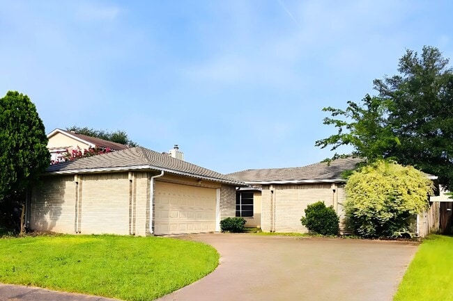 3734 Xenophon Dr