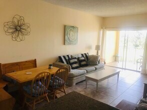 2100 Greenview Shores Blvd in Wellington, FL - Foto de edificio - Building Photo