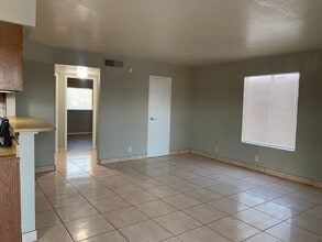 4796 Nova Ln in Las Vegas, NV - Building Photo - Building Photo