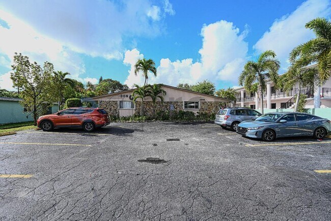 6040 SW 26th St in Miramar, FL - Building Photo - Building Photo