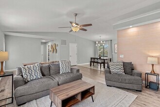 2 Felton Ln in Bella Vista, AR - Building Photo - Building Photo
