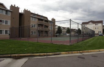 Lake Chalet Condominiums in Denver, CO - Foto de edificio - Building Photo