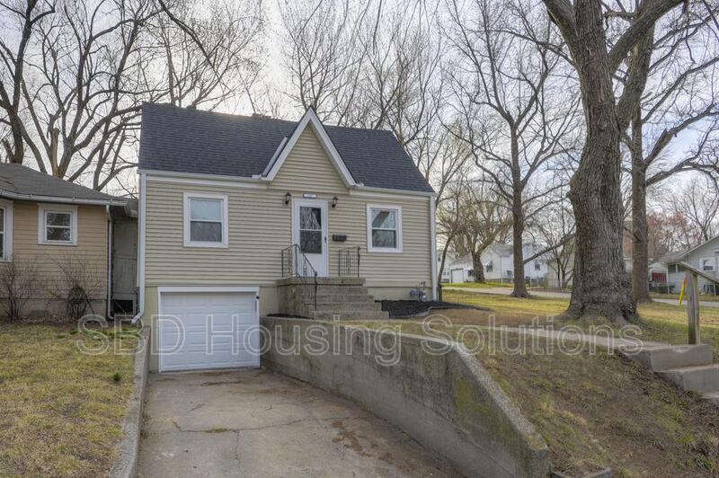 807 S Fairview Ave in Independence, MO - Building Photo