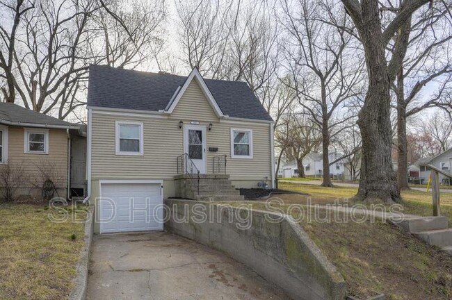 property at 807 S Fairview Ave