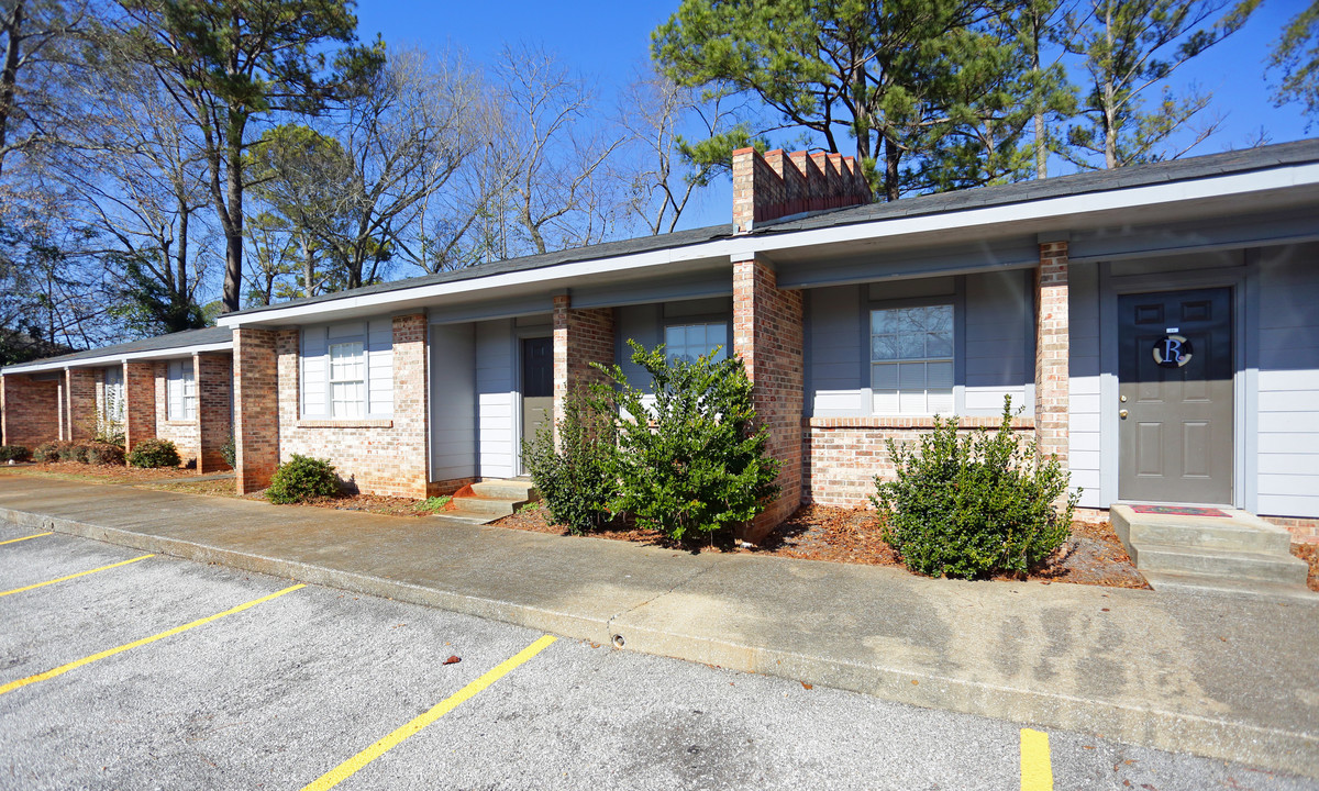 Falcon Manor II in Montevallo, AL - Building Photo