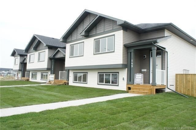 133-145 Ava Cres in Blackfalds, AB - Building Photo