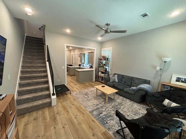 property at 404 E Cherry Ave