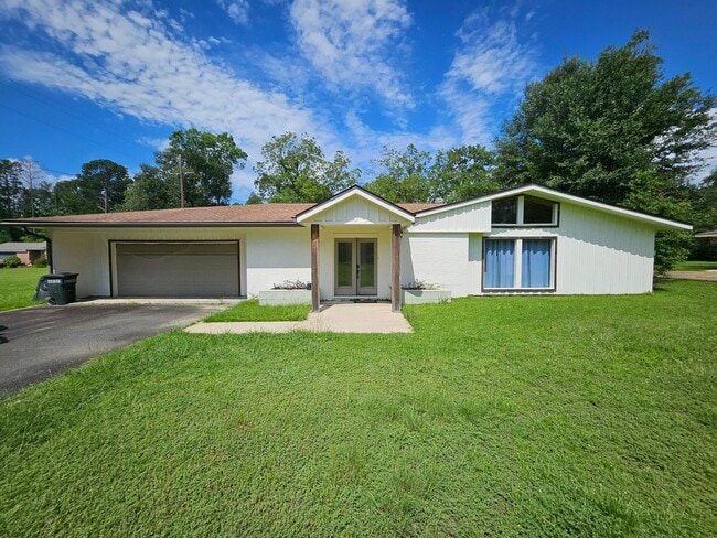 property at 403 S Texas St