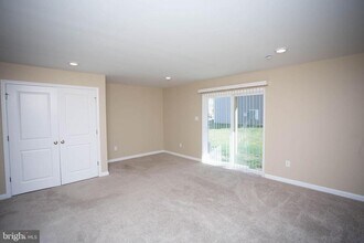 239 Macoun Way in Glassboro, NJ - Building Photo - Building Photo