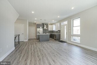 300 W Jefferson St in Philadelphia, PA - Building Photo - Building Photo