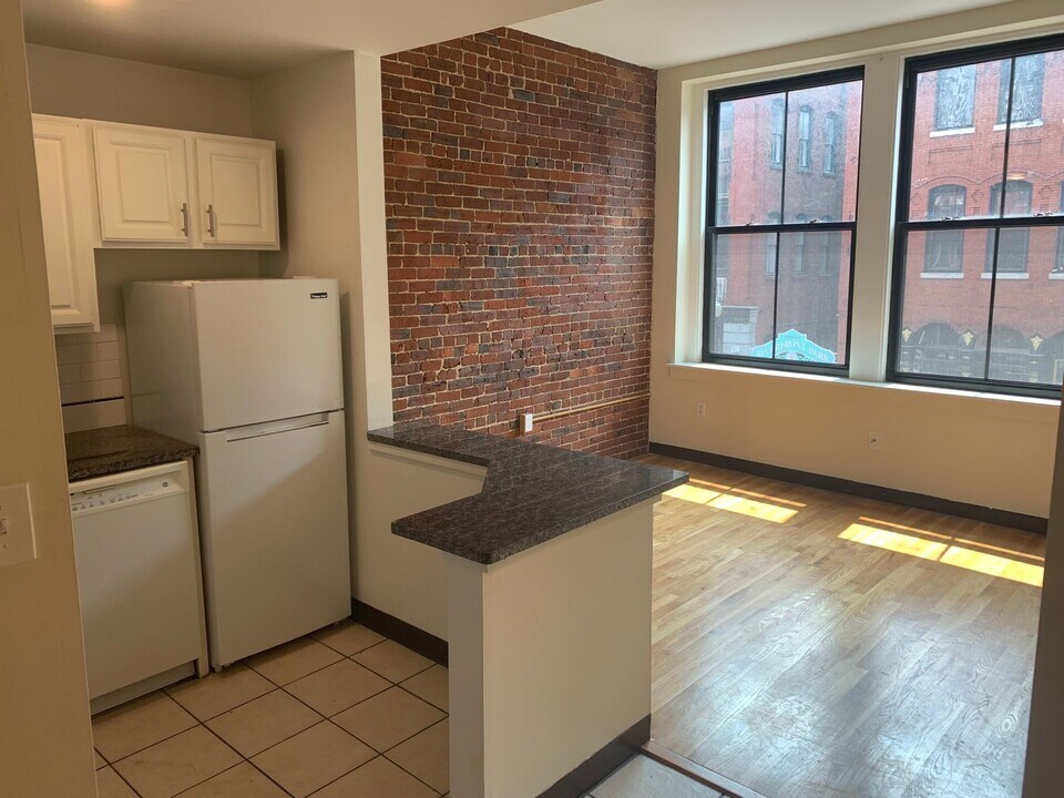 105-107 Washington Street in Haverhill, MA - Foto de edificio