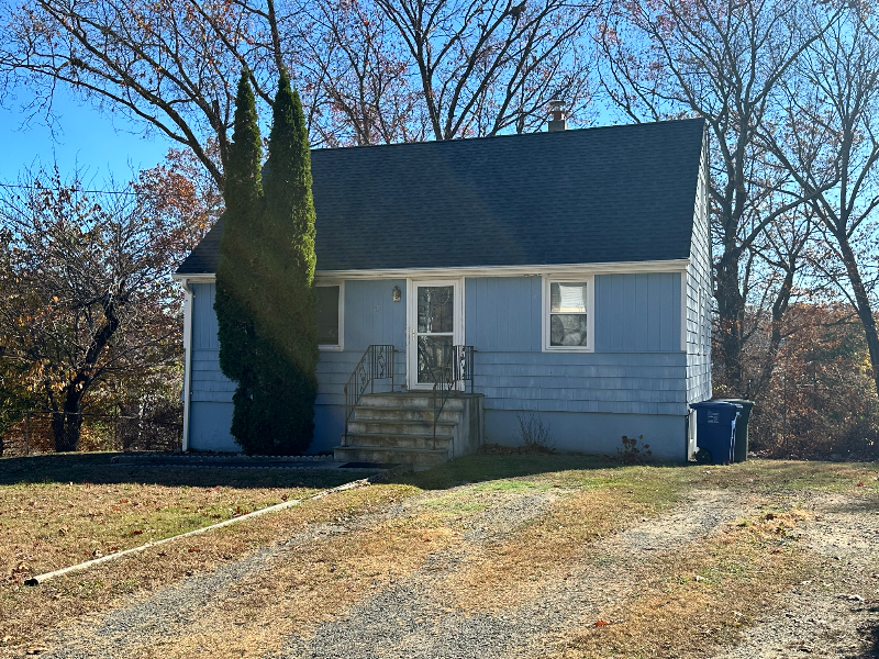 135 Rainbow Rd in Bridgeport, CT - Foto de edificio