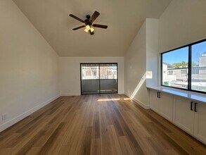 2445 Sycamore Glen Dr in Sparks, NV - Building Photo - Building Photo