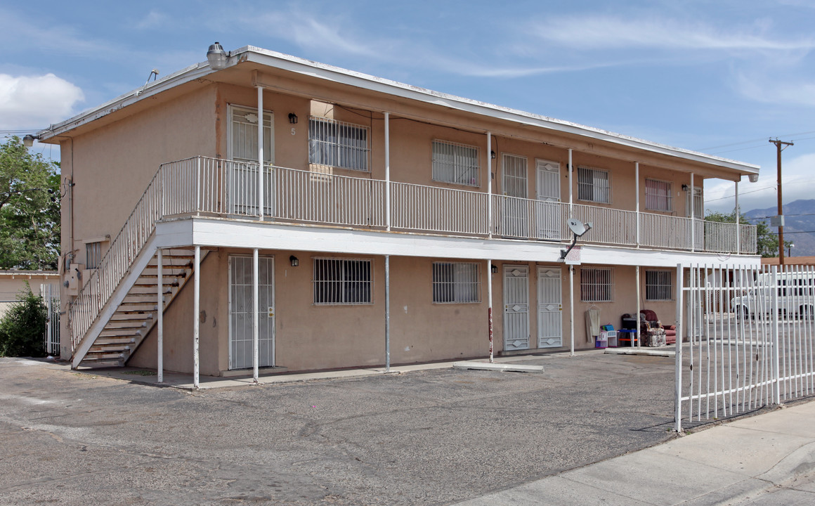 301 Dallas St NE in Albuquerque, NM - Foto de edificio