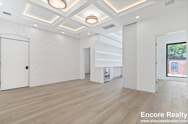 1580 Beacon St, Unit 3 in Brookline, MA - Building Photo - Building Photo