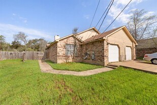 6002 Parkwood Dr in Austin, TX - Building Photo