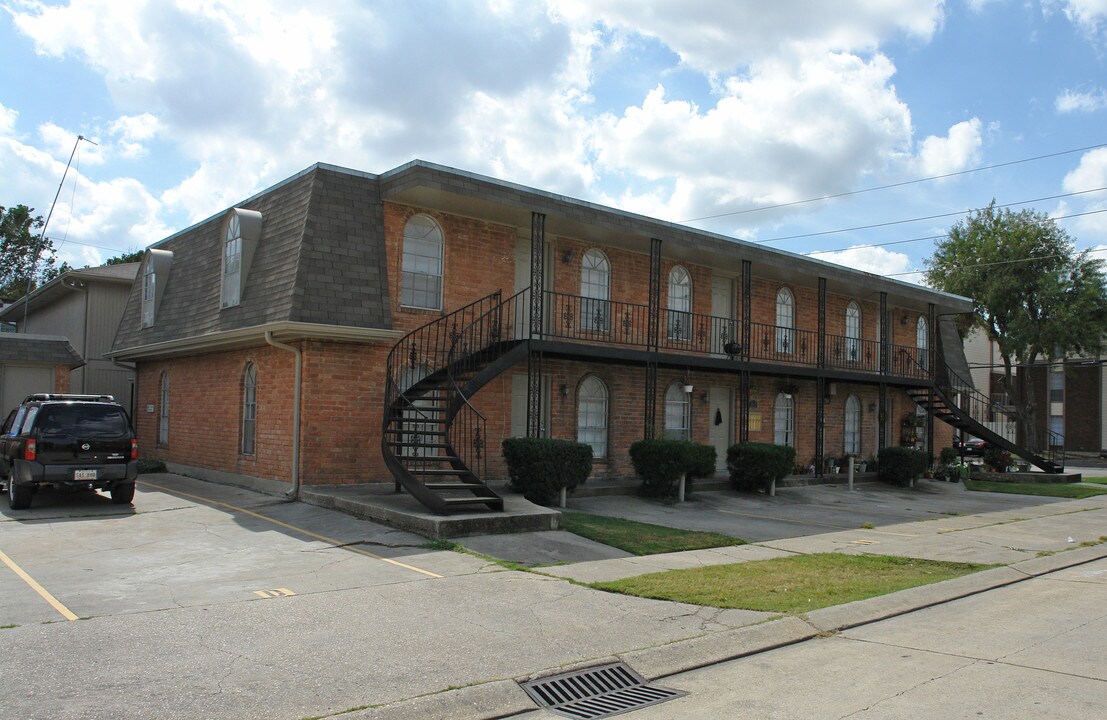 2417 Houma Blvd in Metairie, LA - Foto de edificio