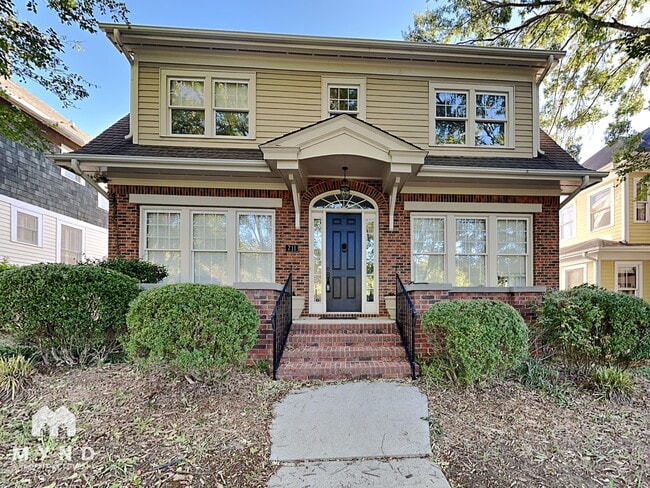 property at 711 E 9th St