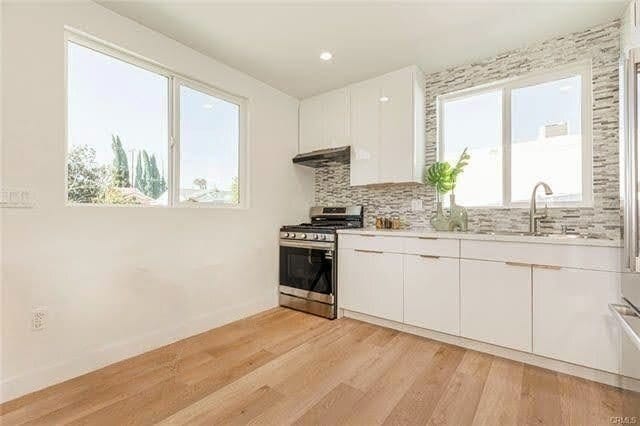 14929 Titus St, Unit a in Los Angeles, CA - Building Photo - Building Photo