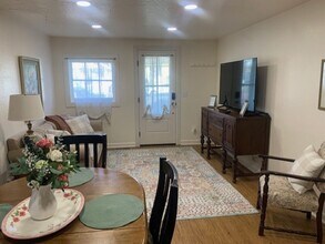 1014 6th St in Oregon City, OR - Foto de edificio - Building Photo