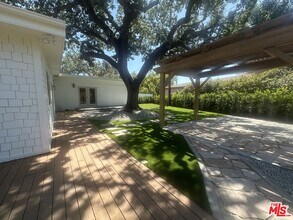 495 Erbes Rd in Thousand Oaks, CA - Building Photo - Building Photo