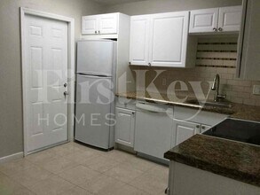 3549 SW 16th St in Fort Lauderdale, FL - Foto de edificio - Building Photo