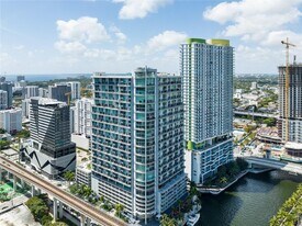 690 SW 1st Ct in Miami, FL - Building Photo