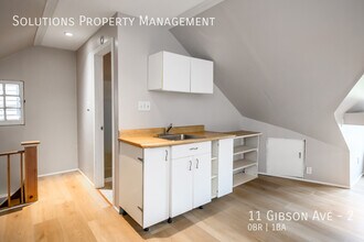 11 Gibson Ave in Hamilton, ON - Building Photo - Building Photo