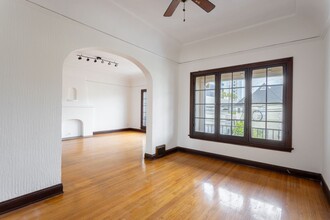 La Jolla Avenue Apartments in Los Angeles, CA - Building Photo - Interior Photo