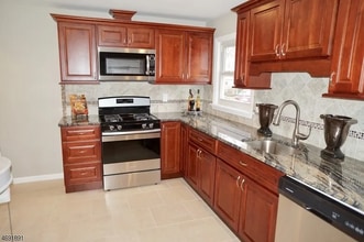 421 New York Ave in Elizabeth, NJ - Building Photo - Building Photo