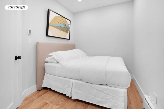 323 E 93rd St in New York, NY - Building Photo - Building Photo