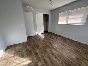 5320 3rd St Ct W in Bradenton, FL - Foto de edificio - Building Photo