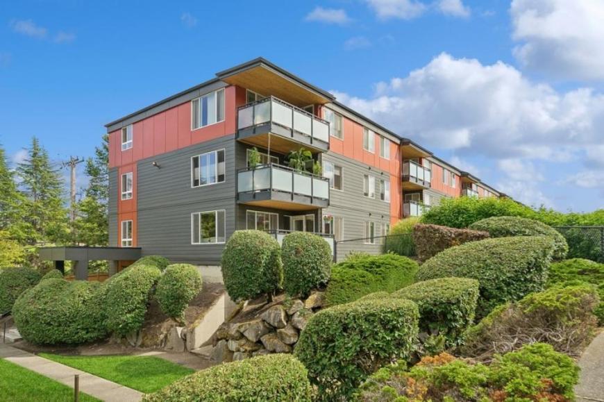 7001 Sand Point Way NE in Seattle, WA - Building Photo