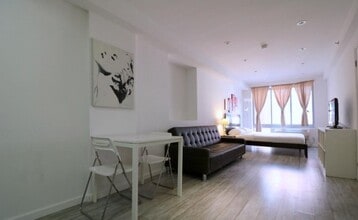 521 W 48th St in New York, NY - Building Photo - Building Photo