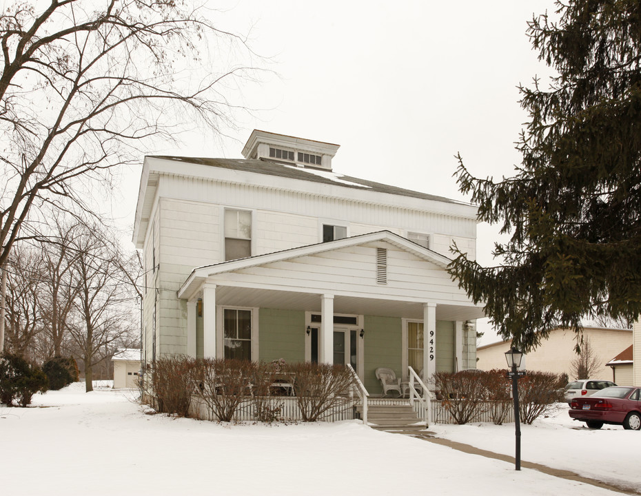 9429 Main St in Hamburg, MI - Foto de edificio