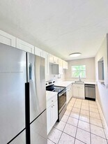 2651 NW 13th St in Miami, FL - Building Photo