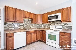 28 Moreland St, Unit 1 in Somerville, MA - Building Photo