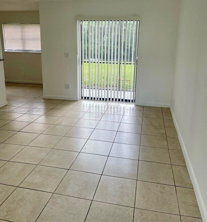4012 NW 87th Ave in Sunrise, FL - Building Photo