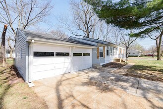 660 Graham Rd in Florissant, MO - Building Photo - Building Photo