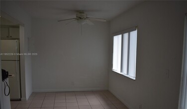 5808 NW 21st St in Lauderhill, FL - Foto de edificio - Building Photo