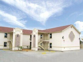 3208 Gustavus St in Laredo, TX - Building Photo