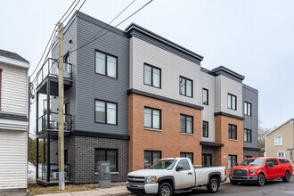 25 Saint-Joseph in Lévis, QC - Building Photo - Building Photo