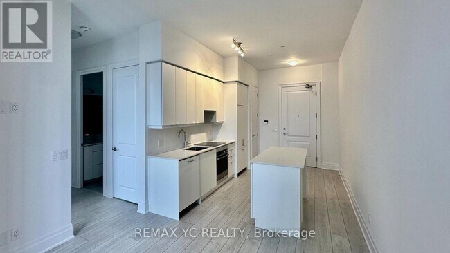 30 Elm Dr W in Mississauga, ON - Building Photo - Building Photo