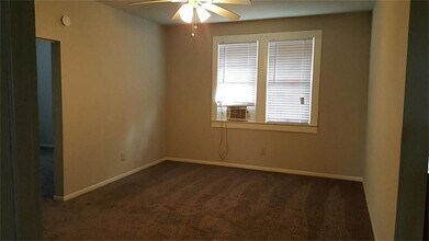 402 Hutcheson St in Houston, TX - Building Photo - Building Photo