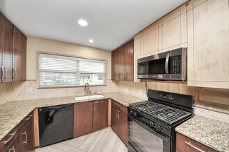 7623 Barberton Dr in Houston, TX - Building Photo - Building Photo