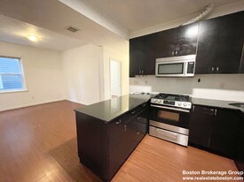 93A Hillside St, Unit #2 Apartamentos