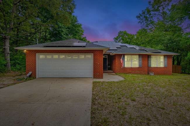 121 Hillwood Dr in Crestview, FL - Building Photo - Building Photo