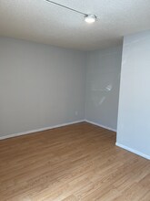 515 E Burlington St, Unit 11 in Iowa City, IA - Building Photo - Building Photo