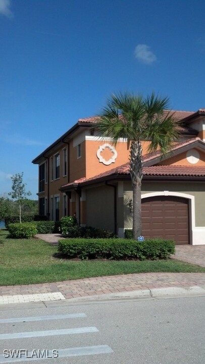 1284 Verde Dr in Naples, FL - Building Photo