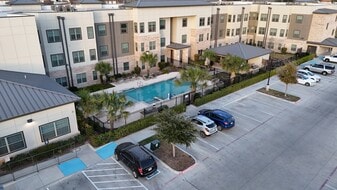 Hibiscus Village in McAllen, TX - Building Photo